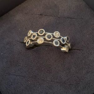 Sapphire ‘bubble’ ring in white gold.